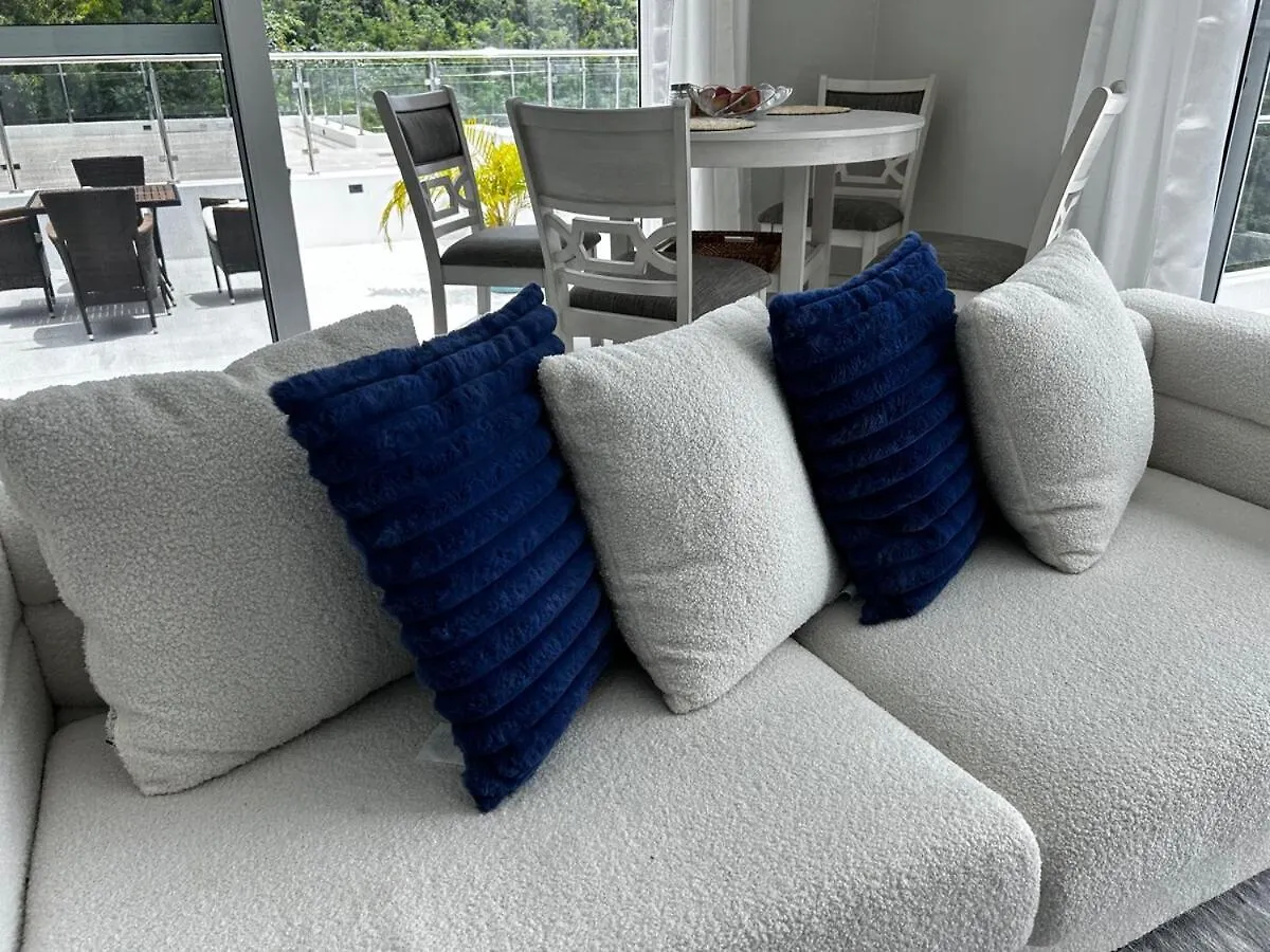 Willa Zafira Luxe Leonards